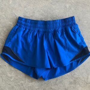EUC Lululemon Hotty Hot Shorts - 2.5”
